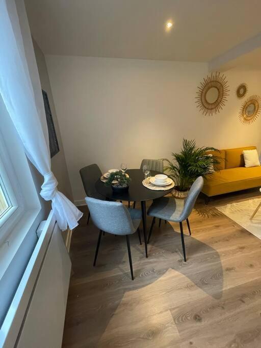 Le Sunny-Hyper Centre -Proche Gare - Paisible -Wifi Hd -Netflix-Ideal Couple Business Et Famille Niort Exterior photo