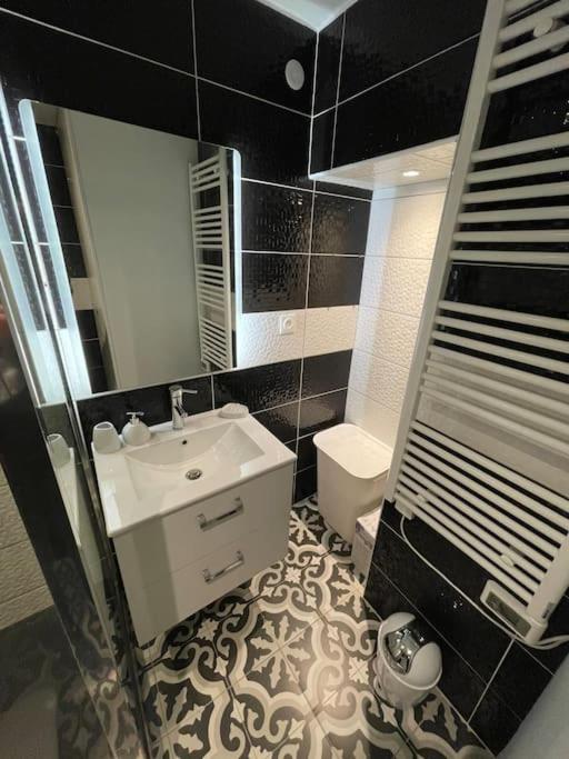Le Sunny-Hyper Centre -Proche Gare - Paisible -Wifi Hd -Netflix-Ideal Couple Business Et Famille Niort Exterior photo